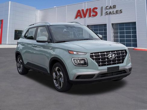 Used 2025 Hyundai Venue SEL FWD image 3