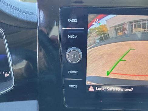 Used 2025 Volkswagen Jetta SE image 26