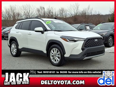 Certified 2022 Toyota Corolla Cross LE image 1