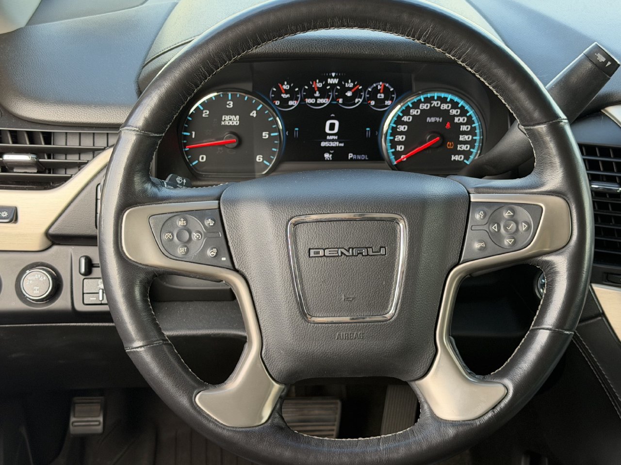 Used 2018 GMC Yukon Denali w/ Denali Ultimate Package AWD/4WD image 12