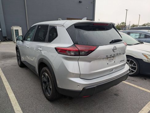 Certified 2024 Nissan Rogue SV AWD/4WD image 4