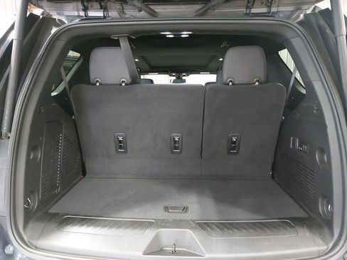 Used 2022 Chevrolet Tahoe LT w/ Luxury Package AWD/4WD image 12