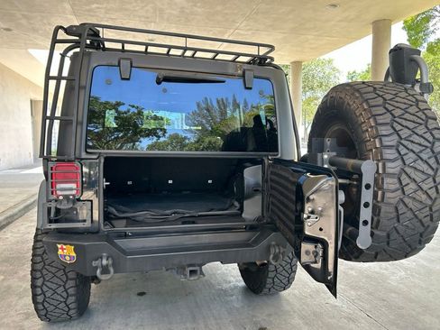 Used 2012 Jeep Wrangler Unlimited Rubicon w/ Connectivity Group AWD/4WD image 31