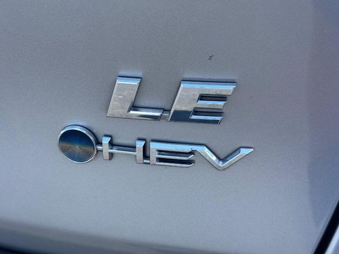 Used 2025 Toyota RAV4 LE AWD/4WD image 4