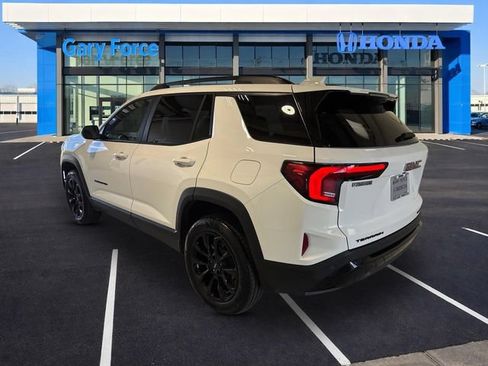 Used 2026 GMC Terrain Elevation w/ Elevation Premium Package FWD image 3