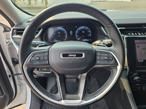 Used 2022 Jeep Grand Cherokee L Limited AWD/4WD image 16