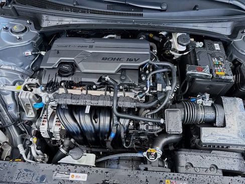 Certified 2025 Hyundai Elantra SEL FWD image 28