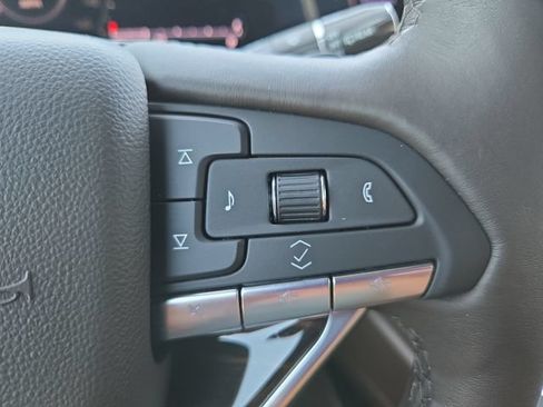 Used 2024 Cadillac Escalade Premium Luxury AWD/4WD image 25