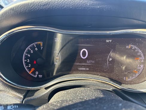 Used 2017 Jeep Grand Cherokee Laredo image 7