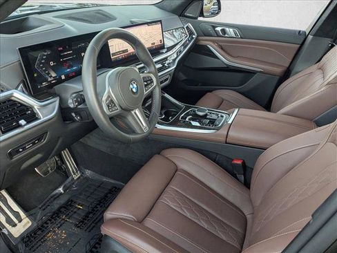 Used 2025 BMW X7 M60i image 9