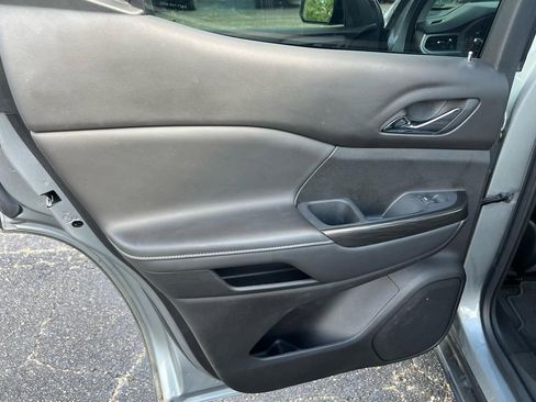 Used 2023 GMC Acadia SLT w/ Elevation Edition image 27