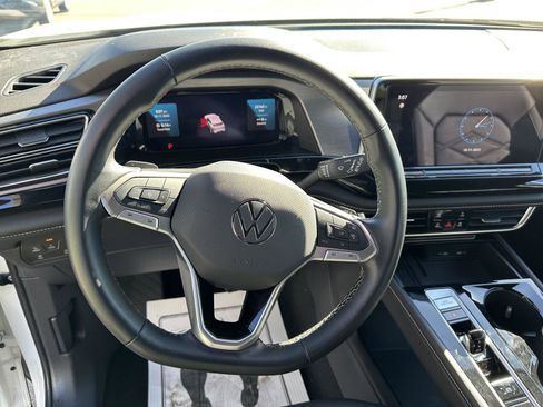 Used 2025 Volkswagen Atlas Cross Sport SE image 26