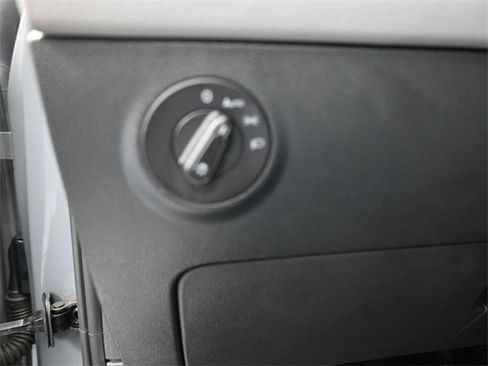 Used 2024 Volkswagen Taos SE image 21