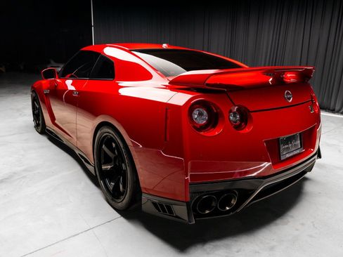 Used 2023 Nissan GT-R Premium w/ Floor Mat Package image 11