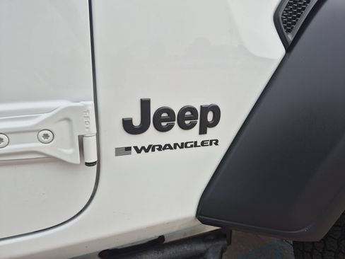 Used 2024 Jeep Wrangler Unlimited Sport AWD/4WD image 26