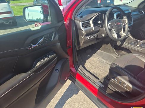 Used 2023 GMC Acadia SLT w/ Technology Package FWD image 6