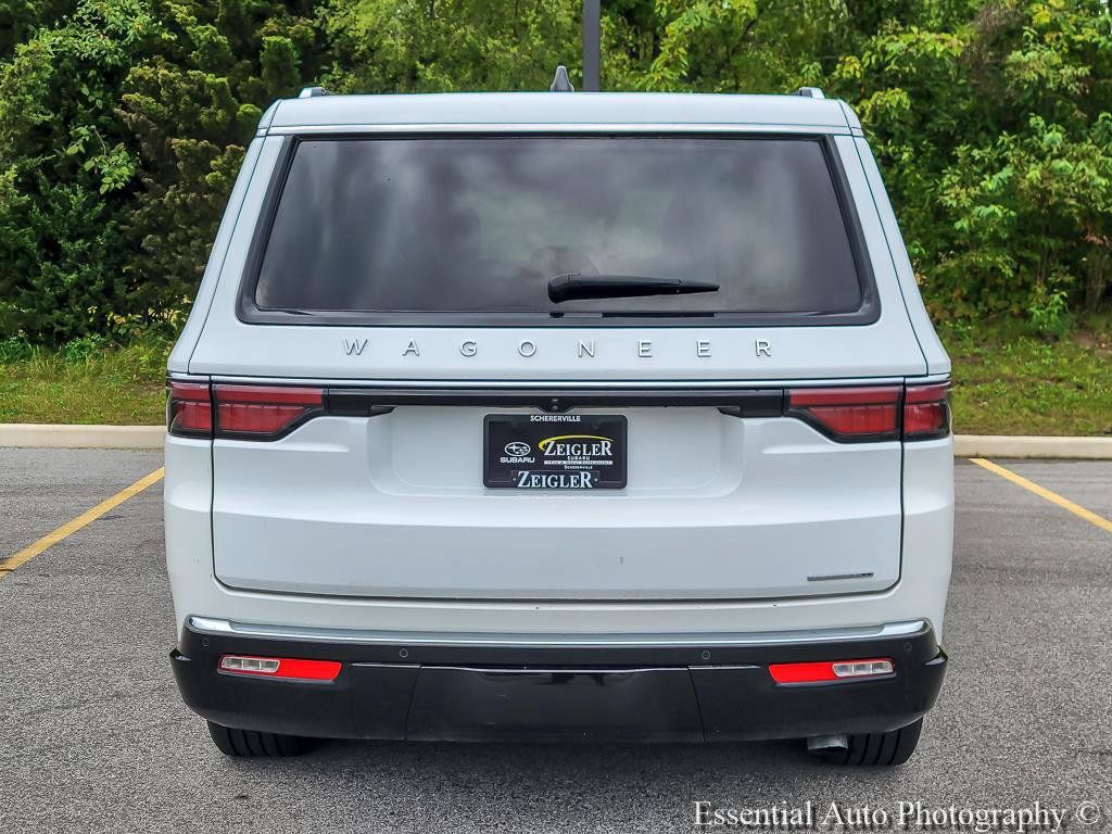 Used 2024 Jeep Wagoneer L Series II w/ Flexible Seating Group RWD image 5