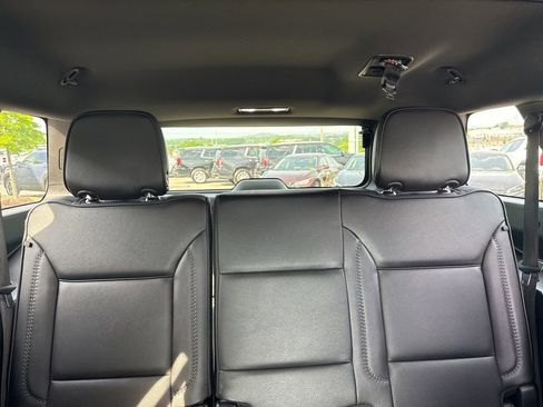 Used 2025 GMC Yukon XL Denali AWD/4WD image 29