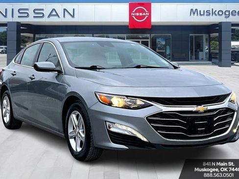 Used 2023 Chevrolet Malibu LT image 1