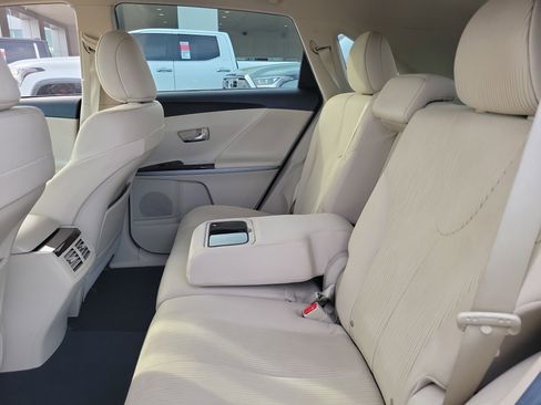 Used 2011 Toyota Venza FWD image 10