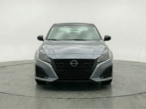 Used 2025 Nissan Altima 2.5 SV FWD image 2