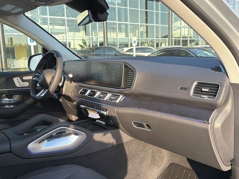 New 2026 Mercedes-Benz GLS 450 4MATIC image 17