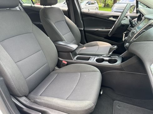 Used 2017 Chevrolet Cruze LT FWD image 17