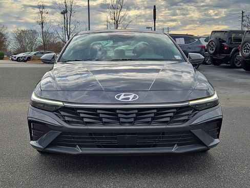 Used 2025 Hyundai Elantra SEL image 2