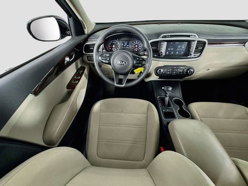 Used 2018 Kia Sorento AWD image 12