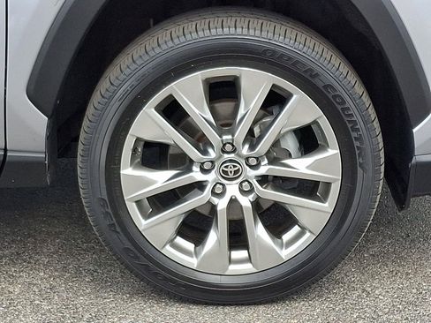 Used 2021 Toyota RAV4 XLE Premium AWD/4WD image 8
