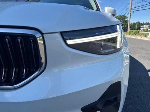 Certified 2025 Volvo XC40 B5 Plus AWD/4WD image 8