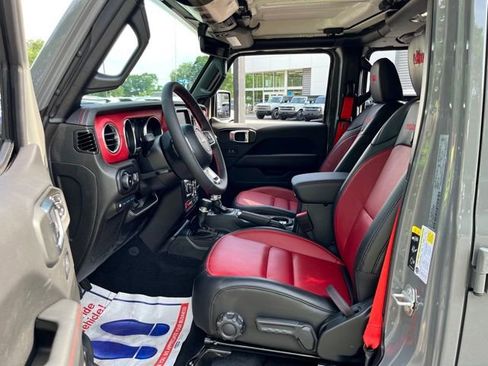 Used 2023 Jeep Wrangler Unlimited Rubicon 4xe AWD/4WD image 17
