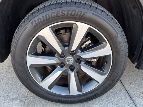 Used 2025 Honda Pilot Touring image 12