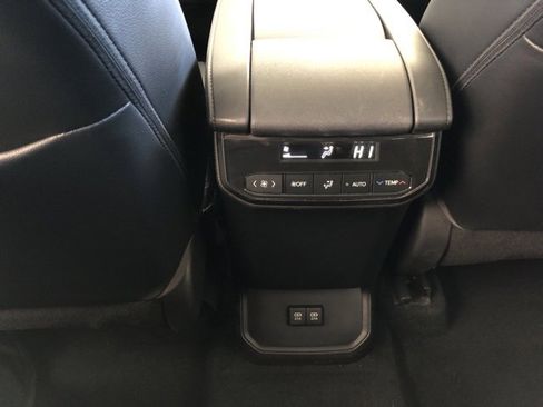 Used 2020 Toyota Highlander XLE image 43