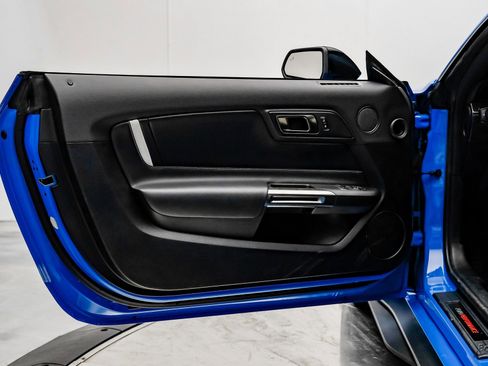 Used 2022 Ford Mustang Shelby GT500 w/ Carbon Fiber Track Pack image 92