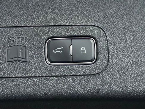 Used 2025 Lincoln Aviator AWD image 11