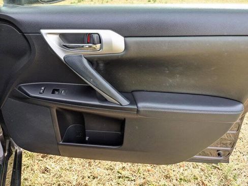 Used 2013 Lexus CT 200h image 35