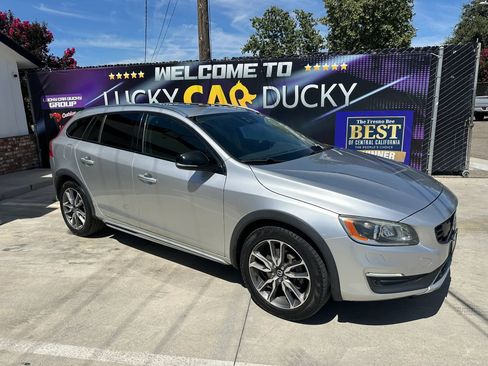 Used 2016 Volvo V60 T5 Cross Country Platinum AWD/4WD image 3
