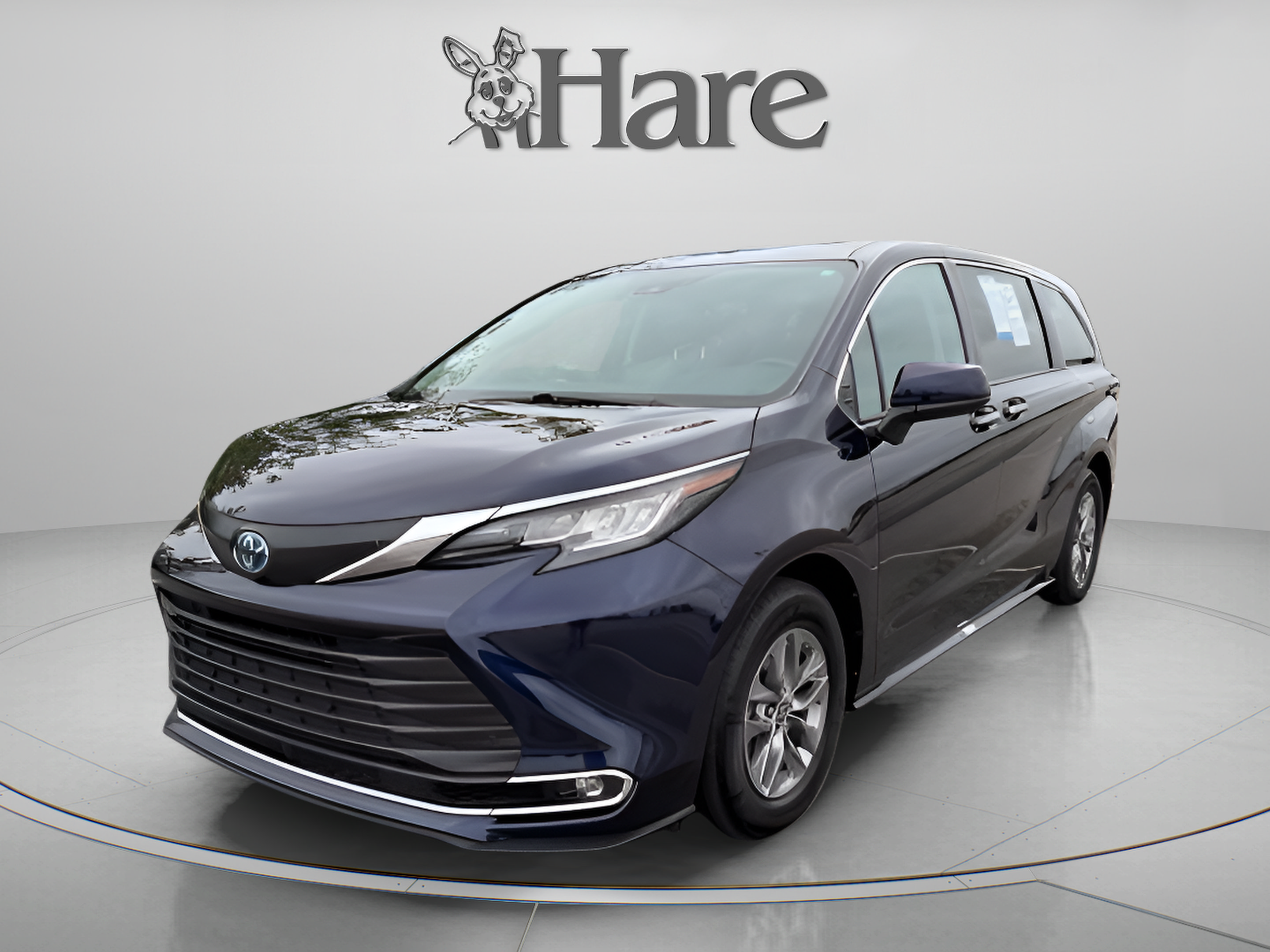 Used 2023 Toyota Sienna XLE AWD/4WD image 1