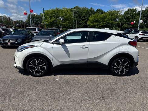 Used 2020 Toyota C-HR XLE FWD image 4