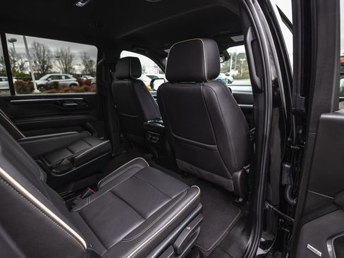 Used 2025 Chevrolet Suburban Premier image 33