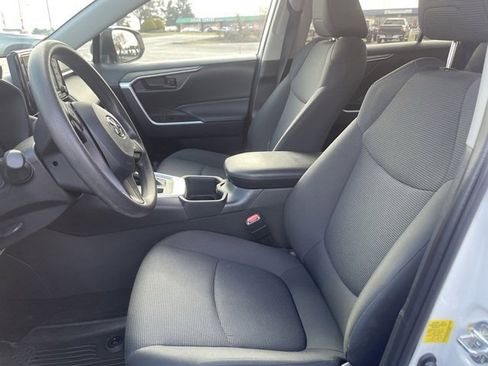 Used 2022 Toyota RAV4 LE image 8