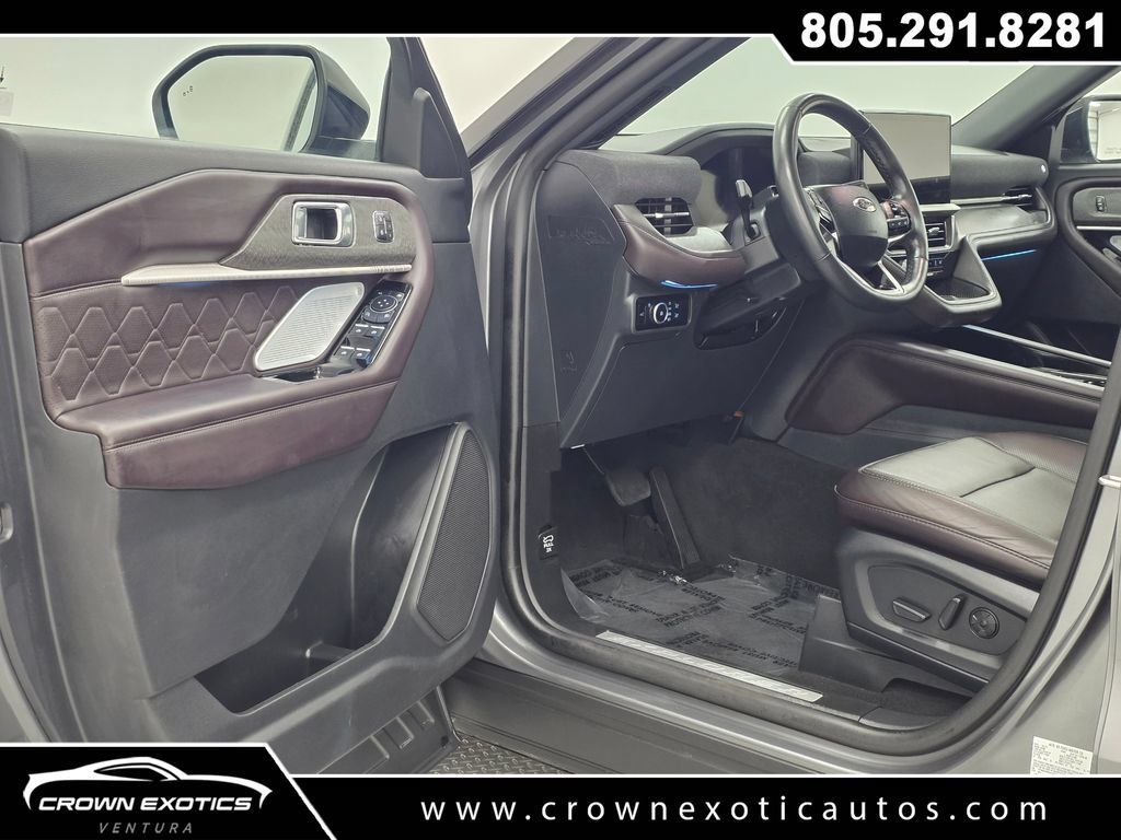 Used 2025 Ford Explorer Platinum w/ LUX Leather Package AWD/4WD image 29