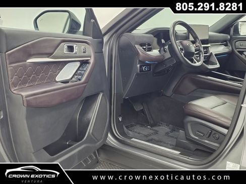 Used 2025 Ford Explorer Platinum w/ LUX Leather Package AWD/4WD image 29