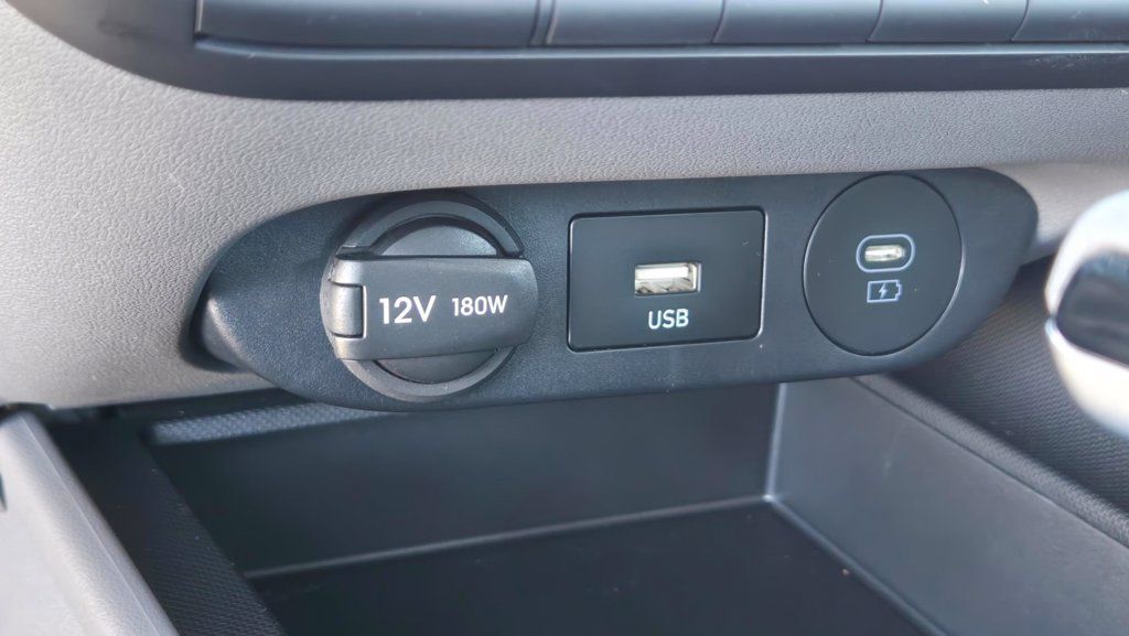 Used 2026 Hyundai Elantra SE FWD image 23