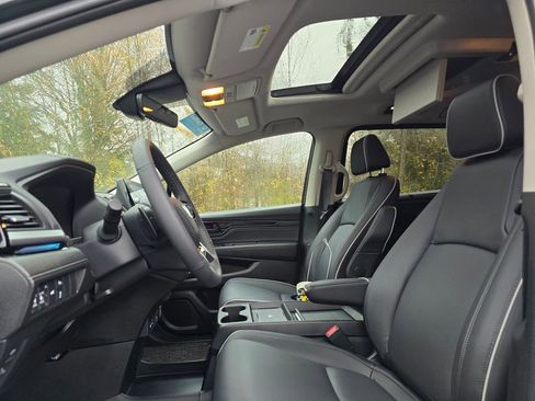 Certified 2026 Honda Odyssey Touring image 12
