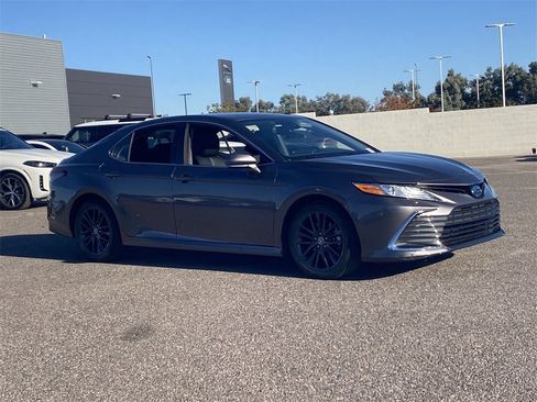 Used 2021 Toyota Camry XLE image 5