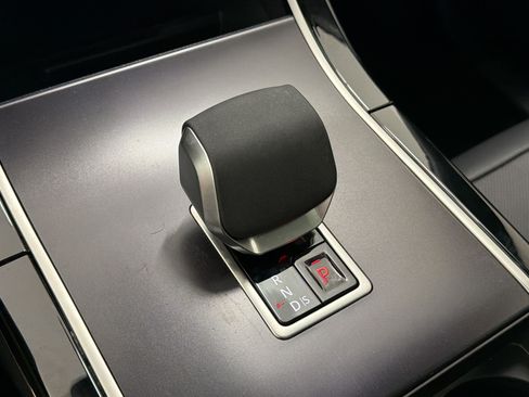 Certified 2026 Land Rover Range Rover Velar Dynamic SE AWD/4WD image 19
