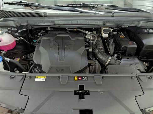 Used 2026 Kia Carnival FWD image 28