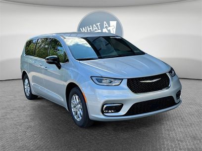 New 2026 Chrysler Pacifica Select